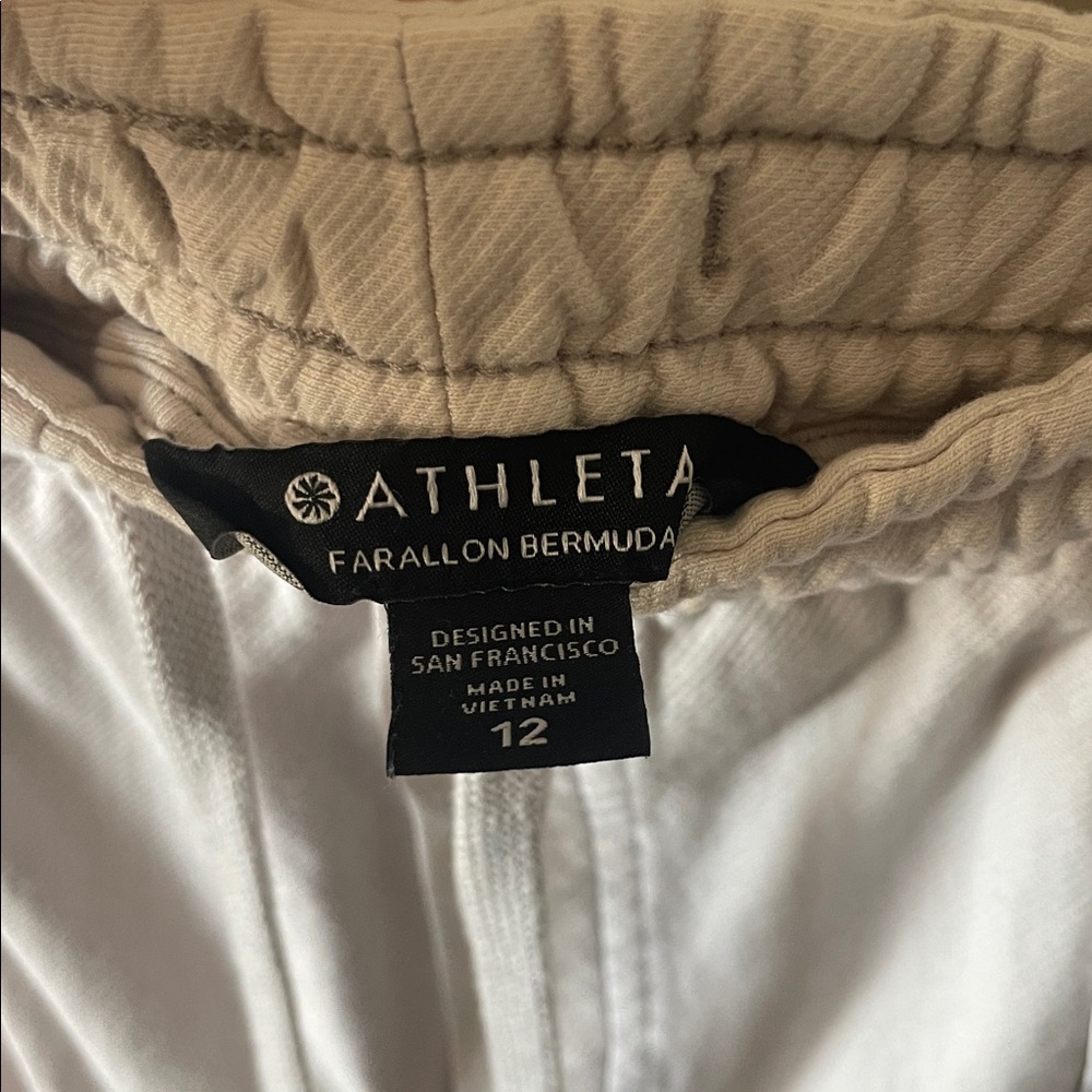 Athleta Men’s Birch Grey Farallon 9” Bermuda Shorts UPF50+ w/ Pockets - Size 12 - Picture 3 of 8